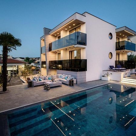 Luxury Apartments In Villa Curiera Malinska Rum bild